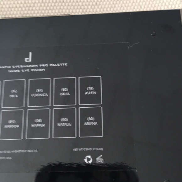 New Doucce 8pc Freematic Eyeshadow System - Picture 4 of 4